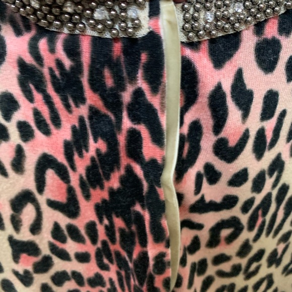 Leopard print peach colored cardigan-great to dress up in or with jeans - Picture 5 of 6
